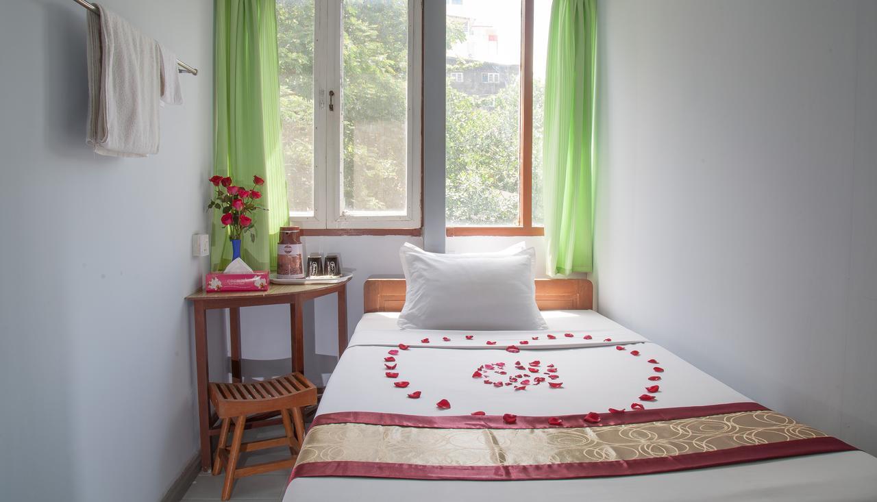 Mother Land Inn 2 Rangun Kültér fotó